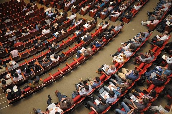Comment gérer et résoudre les incidents de sécurité lors d'une conférence ?
